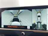 幅も大きいクルマなので、すれ違いも心配ですよね。バックカメラだけでなく、サイドカメラも装備しています。裏道のすれ違いの時なども、活躍してくれます。