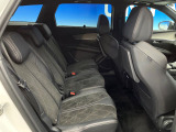 ●後部座席も気になるようなキズ・汚れやへたり等、大きなダメージはなく、良好な状態です。