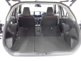 セカンドシートを倒すとさらに広々のラゲッジスペース