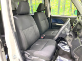 運転席まわりには十分なスペースがあり、大柄な方でもゆったり運転していただける環境です。