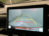 車庫入れなど後進運転時に死角をモニターで確認ができて安全です♪ ステアリング操作の参考になるガイド線も表示しますので車庫入れがニガテな方も安心ですネ!