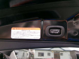 電動で開閉します。けっこう便利です。