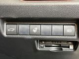 【パワーバックドア】スマートキーや運転席のボタンを押すだけでリアゲートが自動で開閉します!荷物を持っている時や、高い位置にあるバックドアを閉める際に便利な機能です♪
