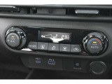 オートエアコンで温度を設定するだけで快適な車内環境を維持することができます!