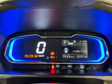 メーターの照明の色でエコドライブをアシスト!大きく見やすい文字で平均燃費等の情報を表示するTFTマルチインフォメーションディスプレイ付きデジタルメーターを採用
