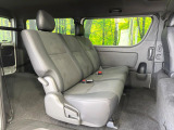 後部座席も気になるようなキズ・汚れやへたり等、大きなダメージはなく、良好な状態です。