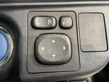 狭い駐車場で便利な電動格納ドアミラーが付いています。