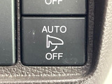 【電動格納ミラー】サイドミラーは電動格納式となっており、狭い駐車場でもキズがつくリスクを抑えられます。