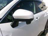 ターンランプ付きドアミラーはデザインだけでなく、他のドライバーや周囲の歩行者にもわかり易く視認性も十分な装備です。