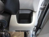 運転席の近くにドリンクホルダーがあるのでとても便利です。