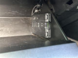 【ETC】有料道路を利用する際に料金所で停止することなく通過できる、ETC車載器(ノンストップ自動料金収受システム機器)が装備されています。セットアップを行うことで利用可能になります。