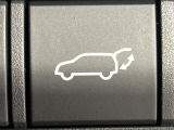 【パワーバックドア】スマートキーや運転席のボタンを押すだけでリアゲートが自動で開閉します!荷物を持っている時や、高い位置にあるバックドアを閉める際に便利な機能です♪