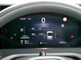 メーター中央に、様々な車両情報を表示してくれる、ディスプレイがついています。