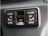 両側パワースライドドア付きだから、狭い駐車スペースなどでの 乗り降りラクラク!小さなお子さまのいるご家庭には嬉しい装備。