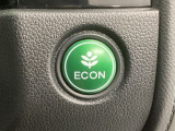 ★ECONスイッチ★ エコドライブを加速しよう!スイッチをONにすると、運転の仕方によるロスを抑え込み燃費をよくするようクルマが頑張ります(*^ー^*)燃費向上にチャレンジ♪