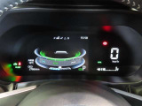 とっても見やすいメーターです。夜間時はラグジュアリーな気分にさせてくれる照明が魅力ですので、夜のドライブも楽しみになりますよ♪