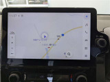 純正ナビを装備。タッチパネル式で使いやすく、お出かけもラクラクです。