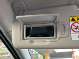 運転性・助手席ともにバニティミラー付きです