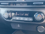 ◆エアコン◆温度の設定をしてAUTOボタンを押すだけ簡単。車内を快適な温度に保ってくれます