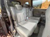 後部座席も気になるようなキズ・汚れやへたり等、大きなダメージはなく、良好な状態です。