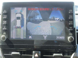 見通しの悪い交差点でもフロントカメラで左右の確認が行えます。