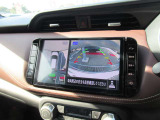 車を上から見下ろしているかのような映像で周囲の状況を確認できるアラウンドビューモニター。狭い駐車場や駐車が苦手な方でも安心。