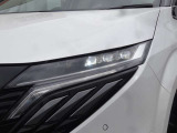 【アダプティブLEDヘッドライト】夜間走行時対向車を感知し、対向車がいるところだけ自動でハイビームの切り替えをしてくれるので、良好な視界を確保し安心して運転できます☆