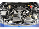 エンジンルームの樹脂部分は丁寧に磨いてツヤをだしています。当社の中古車のエンジンルームクリーニングはとても自信があります★