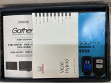スマートキーは鍵をバッグに入れたままでもドアロックの開閉やエンジンのON・OFFができます。夜間や雨の日も鍵を探さなくて良いので便利です。