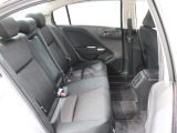 2列目シートも足元はゆったりしており快適にお座り頂けます!チャイルドシートの取り付けにも対応しており、後部座席にお乗りの方も楽しく広々と使用できます!!