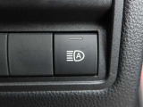 オートマチックハイビームとは、先行車や対向車のライトを認識し、ハイビームとロービームを自動で切り替える機能です。夜道の視界を確保します。詳細は販売店スタッフまでおたずねください。