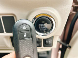 【スマートキー&プッシュスタートシステム】カバンやポケットに入れたままドアの開閉ができ、ワンタッチで楽々エンジンをかけられます♪