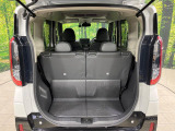 普段のお買い物や通勤、送迎等に十分な荷室スペースを確保しております。セカンドシートを倒すと、大きな荷物の積載も可能です♪
