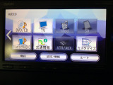フルセグテレビ搭載。DVD・CD再生、SDカード、Bluetoothオーディオに対応しています。