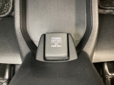 アクセサリーソケットはUSBのアダプターなどをつければ、スマホの充電にも使えます。周辺には物が置けるトレーがついています。