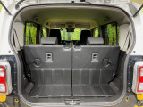 普段のお買い物や通勤、送迎等に十分な荷室スペースを確保しております。セカンドシートを倒すと、大きな荷物の積載も可能です♪