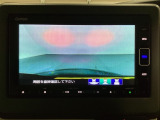 ギヤをR(バック)に入れるとナビの画面に後ろの映像が映るリアカメラ付です。後退時、コンディションが悪い視界でもカラーバックモニターがドライバーをサポートします。