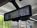 【インテリジェントルームミラー】後席の大きな荷物や同乗者で後方が確認しづらい時でも安心!カメラが撮影した車両後方の映像をルームミラー内に表示。クリアな視界で状況の確認が可能です!