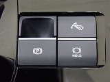 電動パーキングブレーキ搭載。シフトに合わせてのオートモードはもちろん、手動でもご使用いただけます。