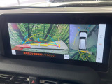 【パノラミックビューモニター】専用のカメラにより、上から見下ろしたような視点で360度クルマの周囲を確認することができます☆死角部分も確認しやすく、狭い場所での切り返しや駐車もスムーズに行えます。