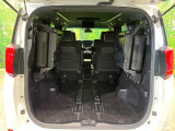 後席を格納すると、これだけの広さが!シーンに合わせたシートアレンジで、大きな荷物も積むことが出来ます♪