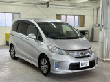 『両側電動スライドドア』 商業施設などでの狭い駐車場でも乗り降りが楽々♪お子様が隣の車にドアを当ててしまう心配もございません!小さなお子様連れの方もこれで安心