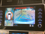 【パノラミックビューモニター】専用のカメラにより、上から見下ろしたような視点で360度クルマの周囲を確認することができます☆死角部分も確認しやすく、狭い場所での切り返しや駐車もスムーズに行えます。