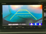 バックでの車庫入れも安心です! リアカメラが付いているバックモニター付のナビを装備しております。操作線もついており距離感も画面から確認できます。