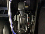 オートマチックシフトレバーは、手になじみ操作しやすい形状で安全運転にもつながります♪
