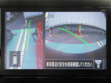 ナビ画面にアラウンドビュ-モニタ-の映像を映し出しています。  狭い場所での車庫入れをサポ-トしてくれる便利アイテムです。