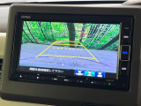 【バックカメラ】駐車時に後方がリアルタイム映像で確認できます。大型商業施設や立体駐車場での駐車時や、夜間のバック時に大活躍!運転スキルに関わらず、今や必須となった装備のひとつです!