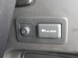 100V AC電源(1500WW)も運転席下とラゲッジに装備。車内で家電が自由に使える。アウトドアで電気毛布や冷蔵庫、電気ポットなどが使用できるAC電源。万一の災害時には非常用電源としても活用できます。