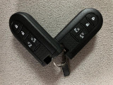 電子カードキーを携帯していれば、ドアハンドルやバックドアのリクエストスイッチを押すだけでドアの施錠・解錠が出来ます♪もちろん 遠隔操作も可能です!盗難防止のイモビライザー機能装備ですよ ☆