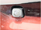 バックカメラが付いているので後方確認が非常にしやすいです。今や運転初心者も熟練者も必須装備!ついていて損はないですね♪